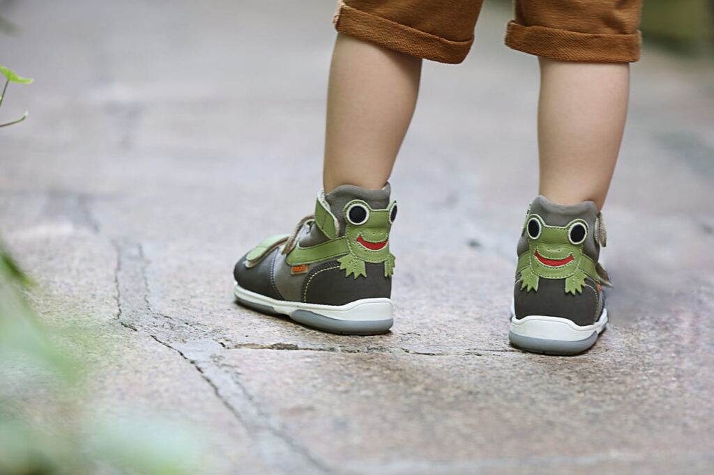 Frog fiúszandál az örökmozgó gyermekednek - életkép